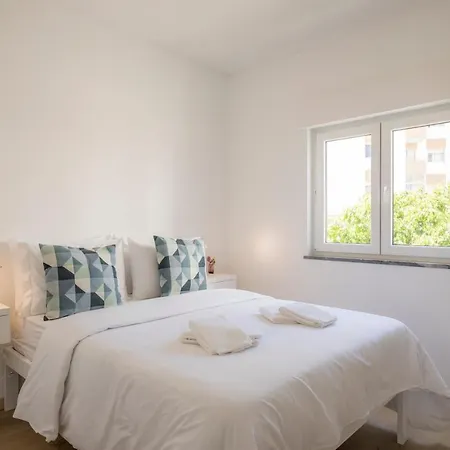 לינה וארוחת בוקר Alto Mar *