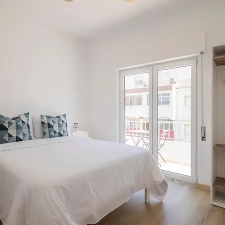 Alojamento de Acomodação e Pequeno-almoço Alto Mar Lagos